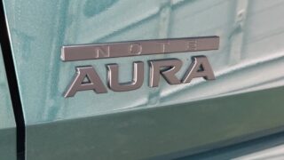 日産【オーラ】　新型マイナーチェンジモデル　ボディカラー　 